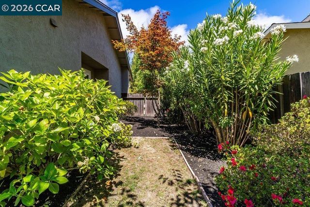 5633 Mount Hood Ct, Martinez, CA 94553