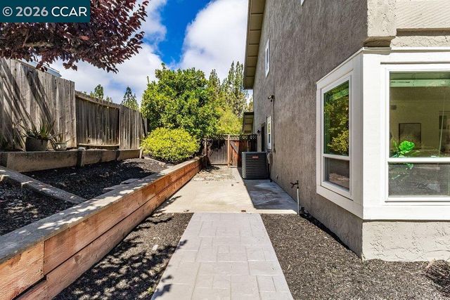 5633 Mount Hood Ct, Martinez, CA 94553
