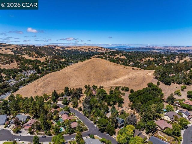 5633 Mount Hood Ct, Martinez, CA 94553