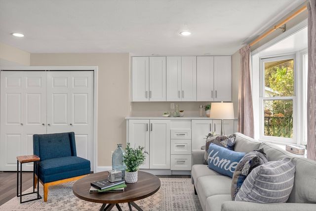 62 Gregory Rd, Framingham, MA 01701