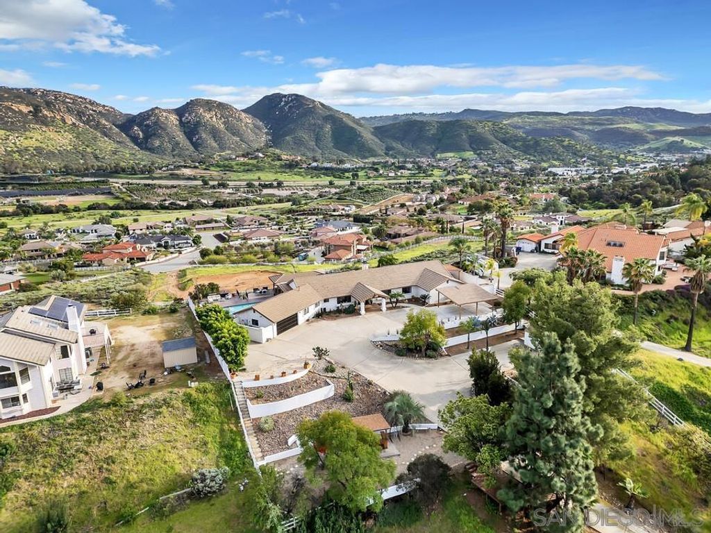 Image 5 of property listing at 15003 Driftwood Creek Rd, El Cajon, CA 92021