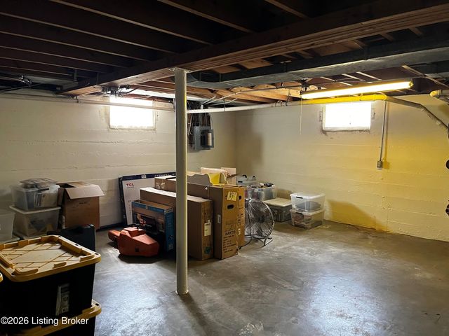 2528 Gardiner Ln, Louisville, KY 40205