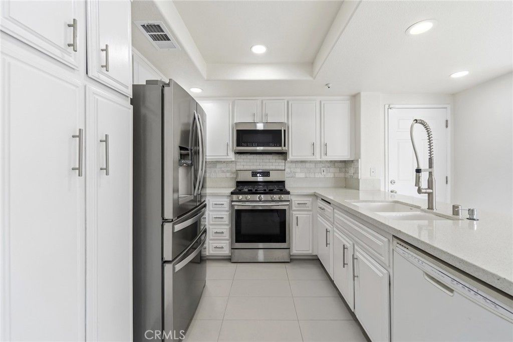 Image 12 of property listing at 126 Bloom, Claremont, CA 91711
