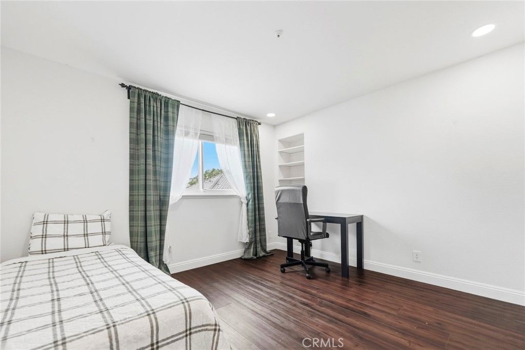 Image 28 of property listing at 126 Bloom, Claremont, CA 91711