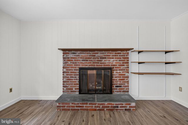 806 N COUNTRY CLUB DR, Newark, DE 19702