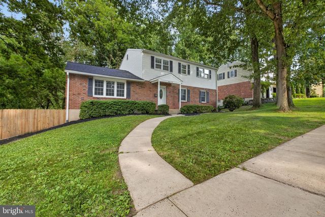 806 N COUNTRY CLUB DR, Newark, DE 19702