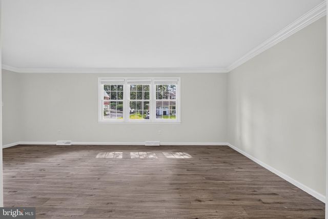 806 N COUNTRY CLUB DR, Newark, DE 19702