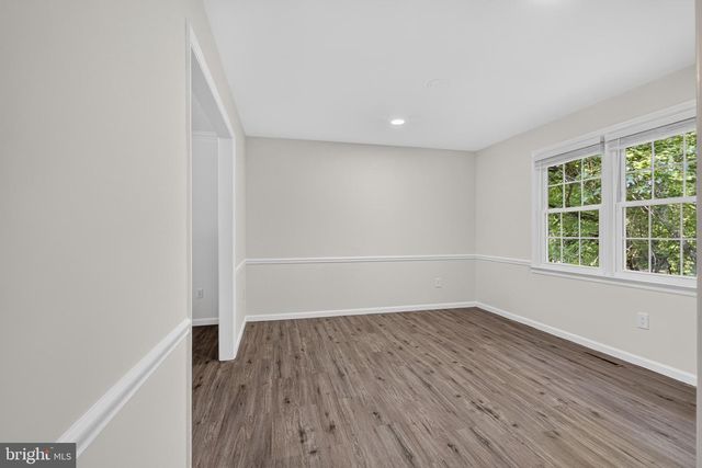 806 N COUNTRY CLUB DR, Newark, DE 19702