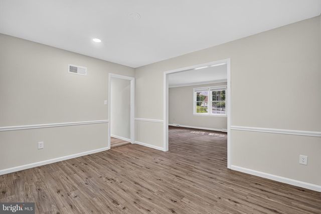 806 N COUNTRY CLUB DR, Newark, DE 19702