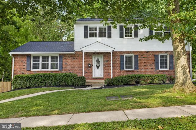 806 N COUNTRY CLUB DR, Newark, DE 19702