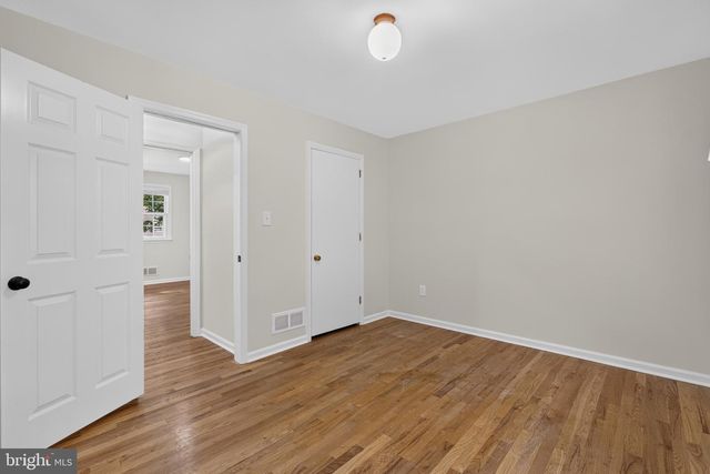 806 N COUNTRY CLUB DR, Newark, DE 19702