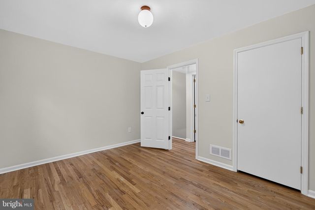806 N COUNTRY CLUB DR, Newark, DE 19702