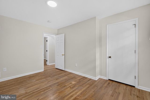 806 N COUNTRY CLUB DR, Newark, DE 19702