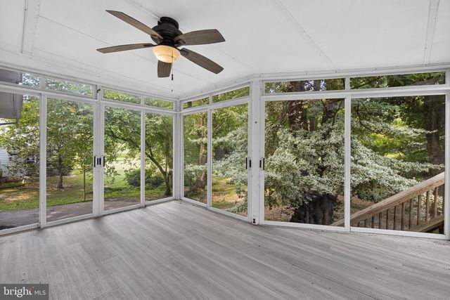 806 N COUNTRY CLUB DR, Newark, DE 19702