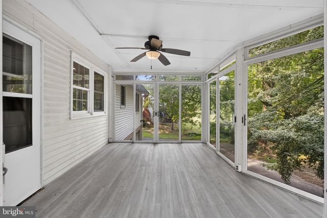 806 N COUNTRY CLUB DR, Newark, DE 19702
