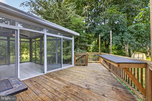 806 N COUNTRY CLUB DR, Newark, DE 19702