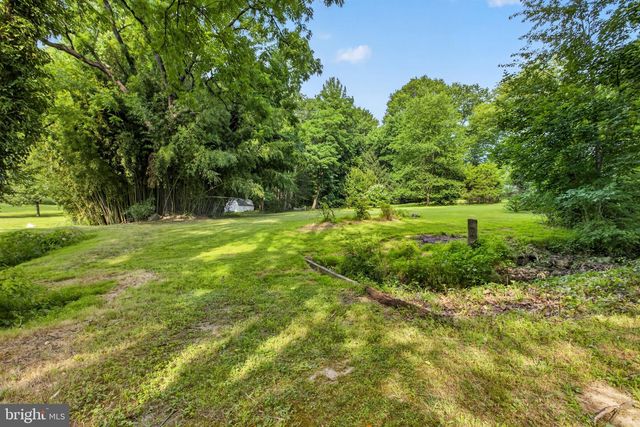 806 N COUNTRY CLUB DR, Newark, DE 19702