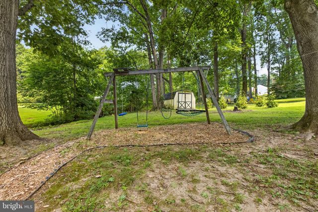 806 N COUNTRY CLUB DR, Newark, DE 19702