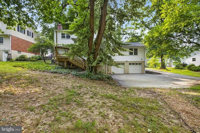 806 N COUNTRY CLUB DR, Newark, DE 19702