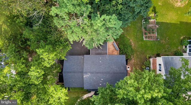 806 N COUNTRY CLUB DR, Newark, DE 19702