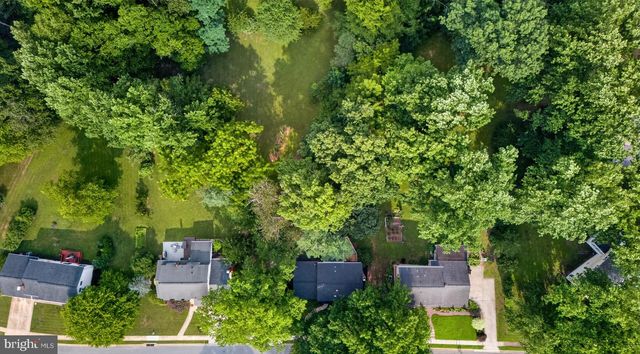 806 N COUNTRY CLUB DR, Newark, DE 19702