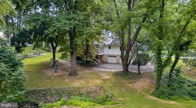 806 N COUNTRY CLUB DR, Newark, DE 19702