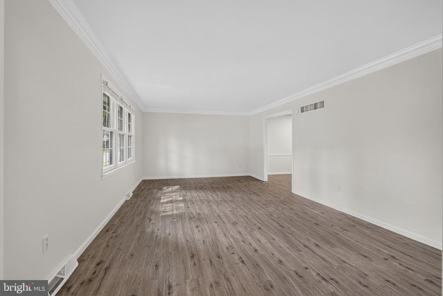 806 N COUNTRY CLUB DR, Newark, DE 19702