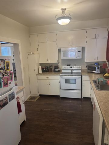 616-618 E Milwaukee Street, Janesville, WI 53545