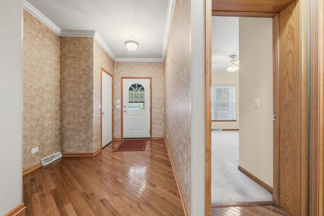 102 Hitching Post Lane, Grayslake, IL 60030