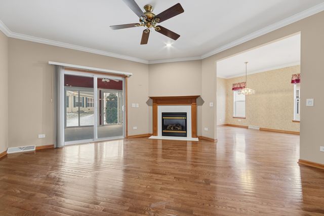 102 Hitching Post Lane, Grayslake, IL 60030