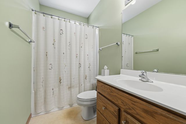 102 Hitching Post Lane, Grayslake, IL 60030