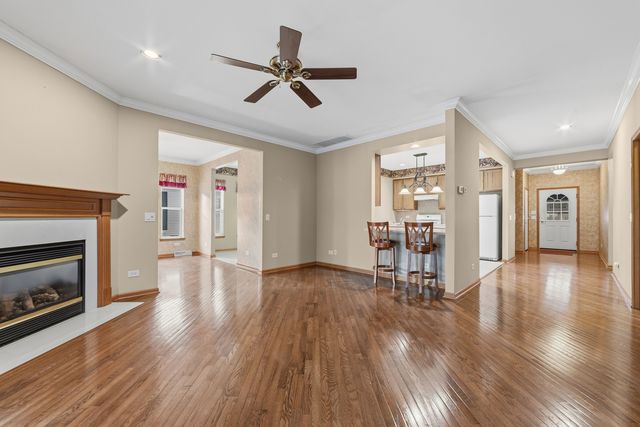 102 Hitching Post Lane, Grayslake, IL 60030