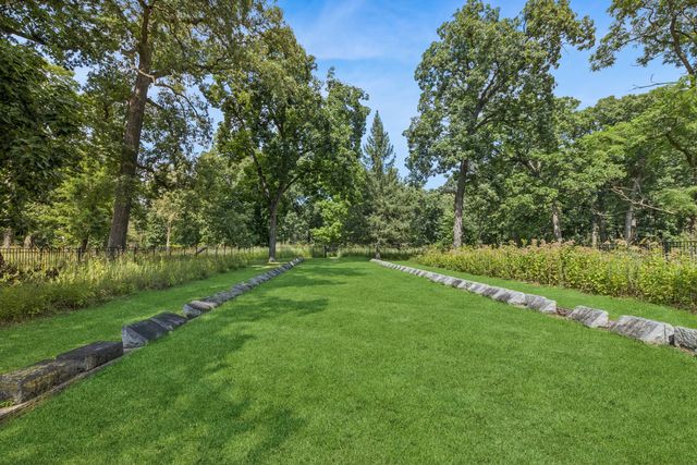 1099 Ironwood Court, Glenview, IL 60025