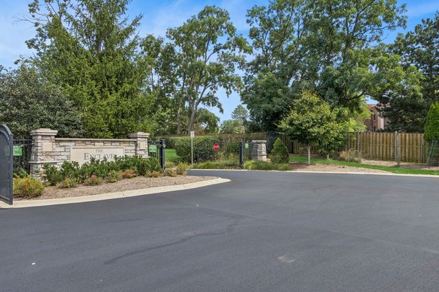 1099 Ironwood Court, Glenview, IL 60025