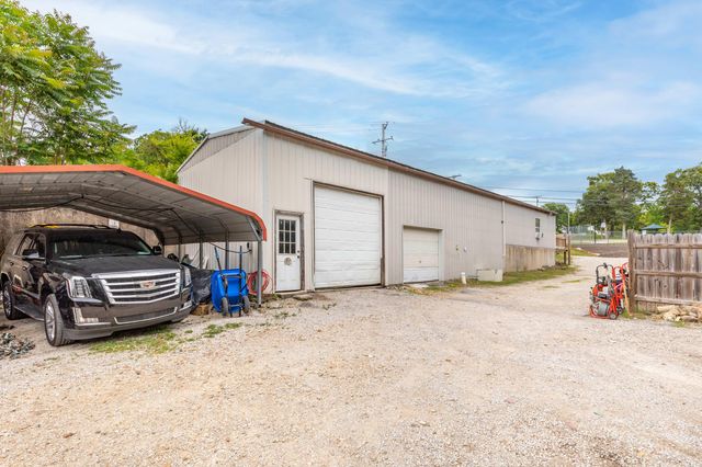 405 1st Street, Hollister, MO 65672