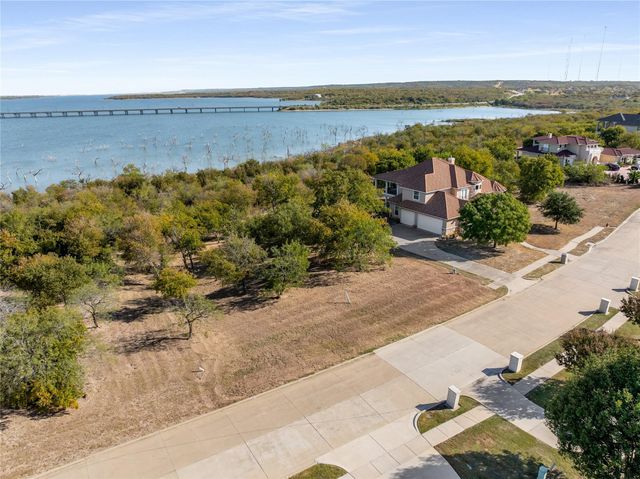 1123 Mallard Pointe Drive, Grand Prairie, TX 75104