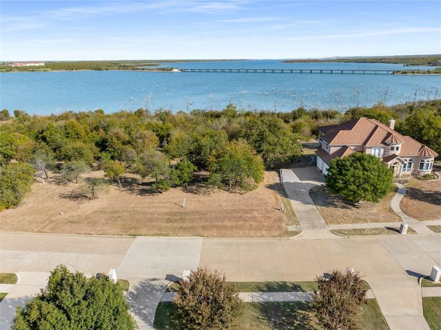 1123 Mallard Pointe Drive, Grand Prairie, TX 75104