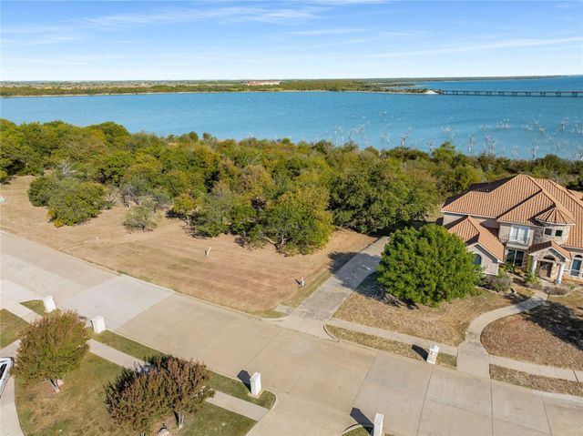 1123 Mallard Pointe Drive, Grand Prairie, TX 75104