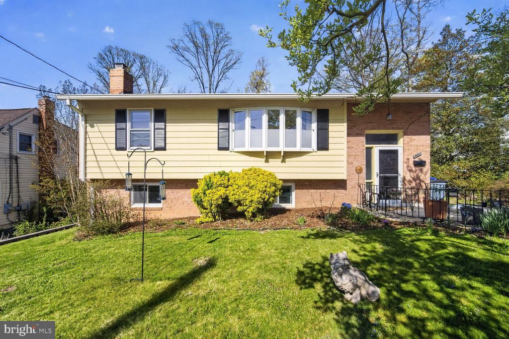 Image 1 of property listing at 6220 QUEBEC PL, Berwyn Heights, MD 20740