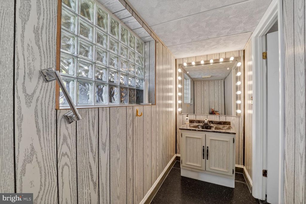 Image 17 of property listing at 6220 QUEBEC PL, Berwyn Heights, MD 20740