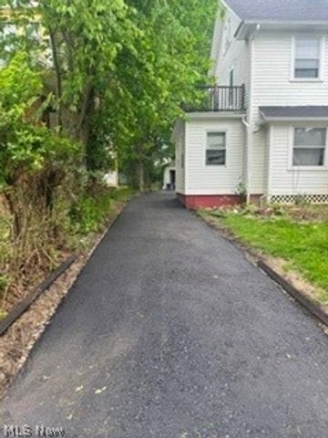 3224 Berkshire Road, Cleveland Heights, OH 44118