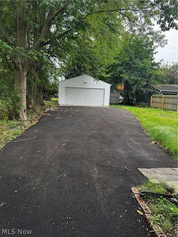 3224 Berkshire Road, Cleveland Heights, OH 44118