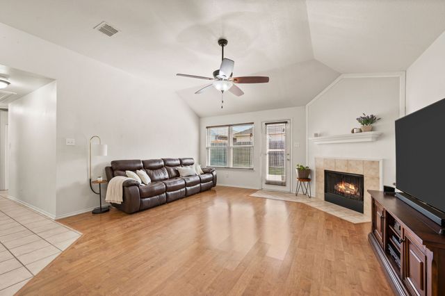 8136 Fleetwing Trail, Fort Worth, TX 76131