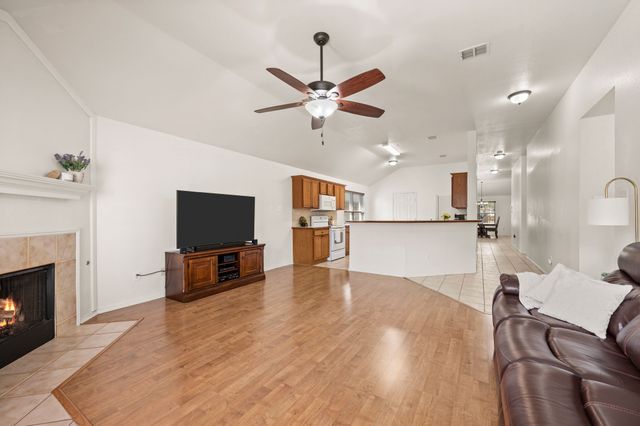 8136 Fleetwing Trail, Fort Worth, TX 76131