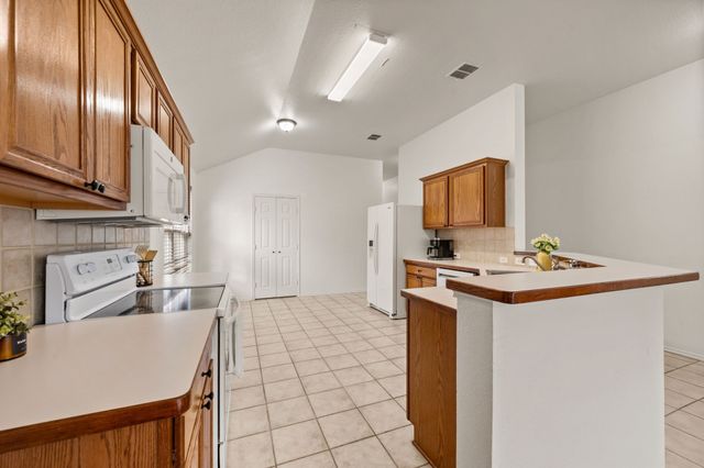 8136 Fleetwing Trail, Fort Worth, TX 76131