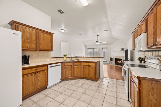 8136 Fleetwing Trail, Fort Worth, TX 76131