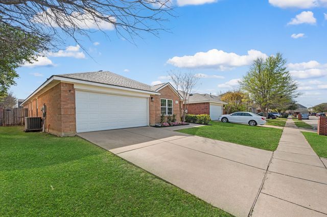 8136 Fleetwing Trail, Fort Worth, TX 76131