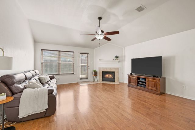 8136 Fleetwing Trail, Fort Worth, TX 76131