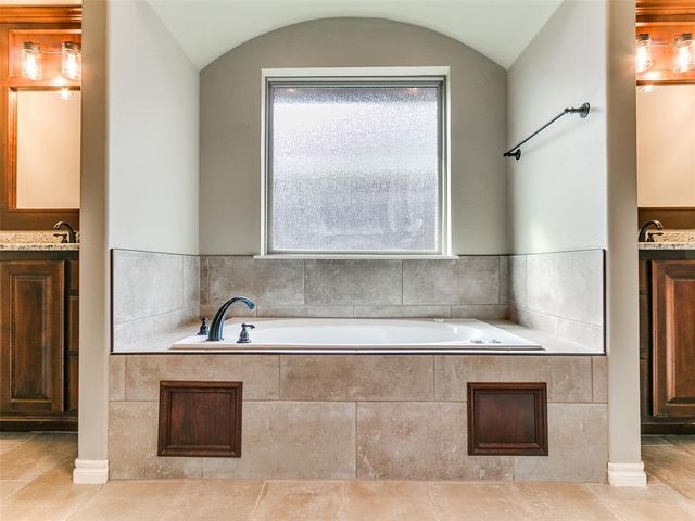 12105 SW 45th Terrace, Mustang, OK 73064