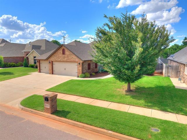 12105 SW 45th Terrace, Mustang, OK 73064